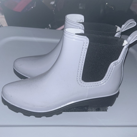 Gray rain boots - Picture 2 of 4